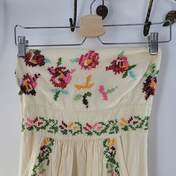 Lakra handmade embroidered dress - Picture 9 of 10